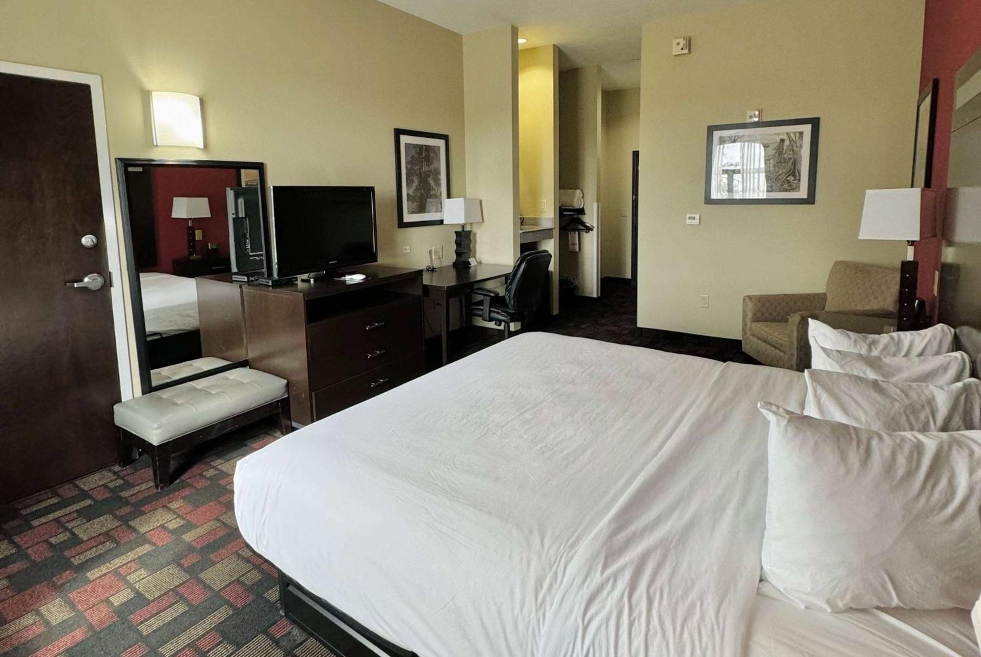 Wingate By Wyndham Lake Charles Casino Area Exterior photo
